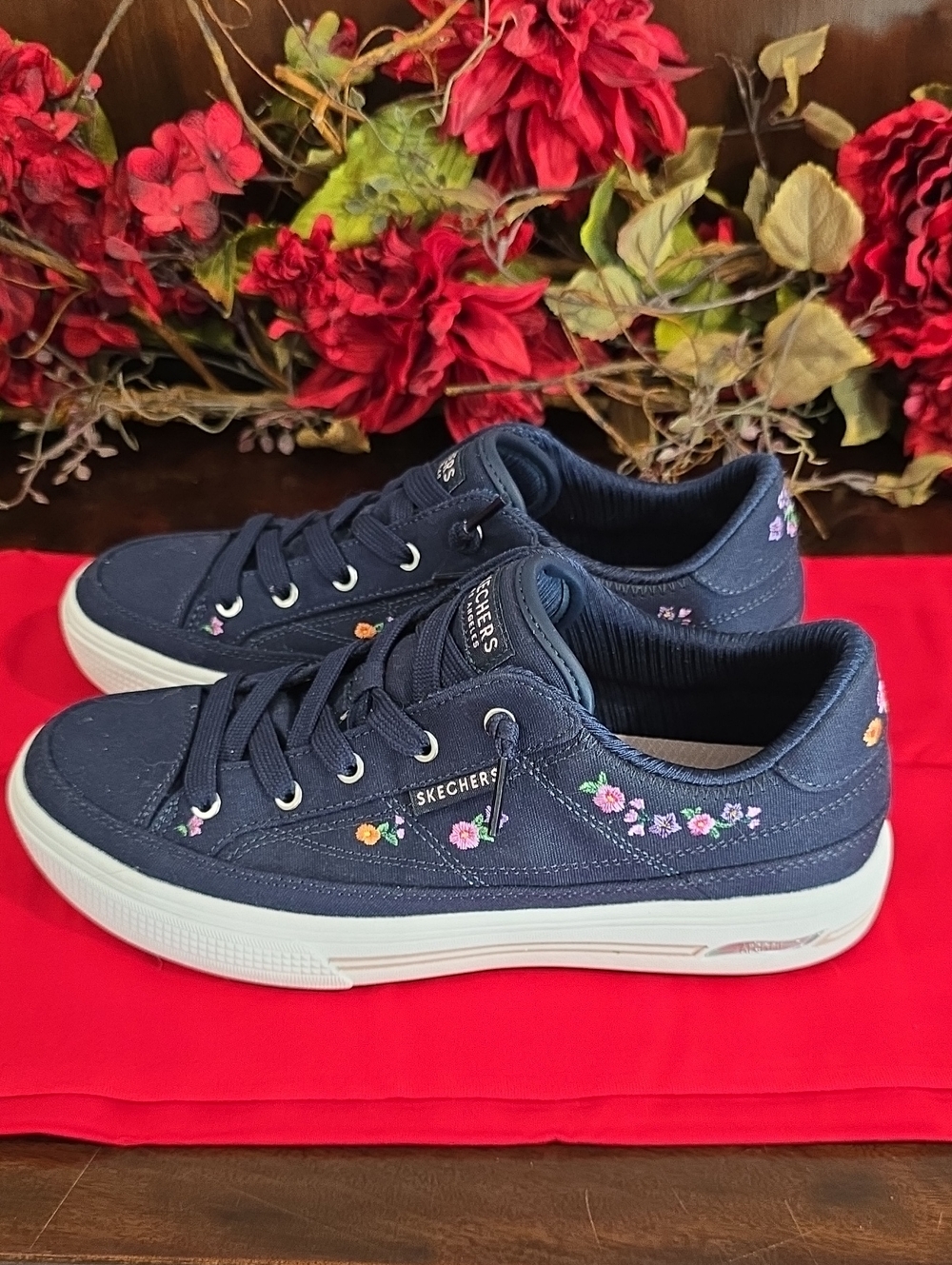 Skechers Women's Navy Canvas Arch Fit Arcade Subtle Bouquet Sneakers